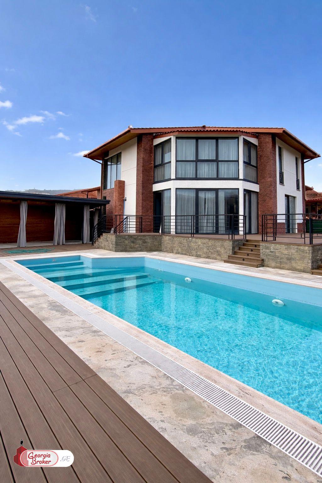 იყიდება ახალი გარემონტებული 7 ოთახიანი სახლი